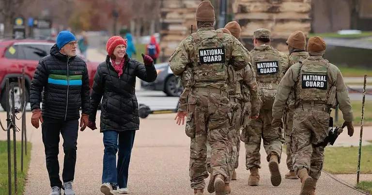 যুক্তরাষ্ট্রের কিছু শহর থেকে ন্যাশনাল গার্ড প্রত্যাহারের সিদ্ধান্ত নিয়েছেন ট্রাম্প